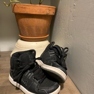 Boys skate shoes DC size 11